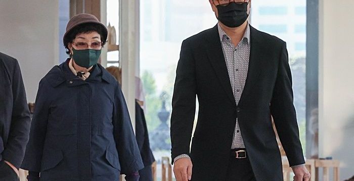 특검, '공흥지구 특혜 의혹' 김건희 모친·오빠 동시 소환…"진술거부권 사용 안 해"(종합)