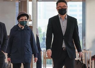 김건희 오빠 구속심사 종료…"尹부부와 관계로 편견 말아달라"