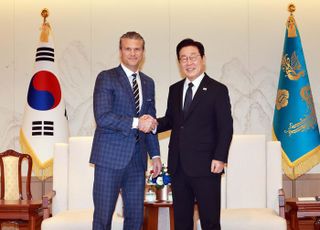 李대통령, 美 헤그세스 만나 "전작권 조기 회복, 한미동맹 심화 계기"