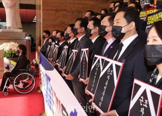 "온전히 받아들일 수 없다"…국민의힘, 연일 'APEC 성과' 맹공 [11/5(수) 데일리안 출근길 뉴스]