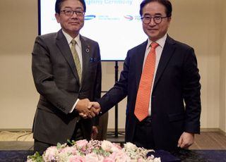 AI 반도체 새판…삼성전기, 日 스미토모와 유리기판 동맹