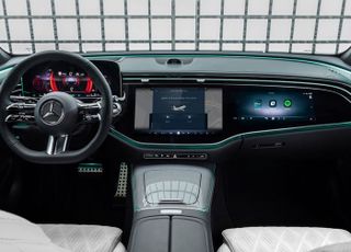 차에서 공항 혼잡도 확인… 벤츠, 3세대 MBUX 무선 업데이트