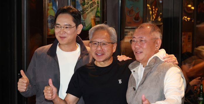 ‘치맥 회동’ 깐부치킨, 가맹 상담 중단…“물 들어올 때도 본질에 충실”