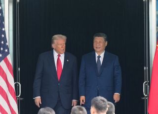 트럼프 "대중 펜타닐 관세 10%p 낮춰…고율 관세 24% 유예 1년 연장"