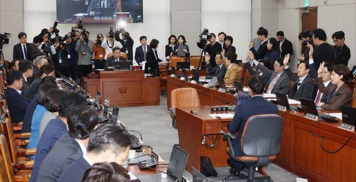 "스토커처럼 김현지에 집착"한다고?…운영위, '증인 출석' 놓고 대치