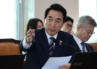 與, 한동훈 '李 계엄령' 주장에 "주목 받고 싶나…뻔뻔한 사람"