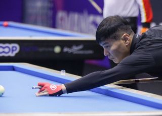 집중하는 박춘우 ‘반드시 성공시킨다!’ [광주 당구월드컵 포토]