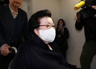 '매관매직 의혹' 이배용 전 국가교육위원장, 김건희특검 첫 출석