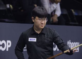 생각에 잠긴 김건윤 ‘득점을 위해’ [광주 당구월드컵 포토]