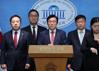 대통령실 특활비, 0원→82억원…野 "없어도 국정 마비 안된다더니? 내로남불"