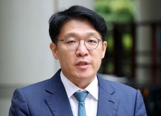 '공천 청탁 의혹' 김상민 전 검사, 법정서 혐의 부인