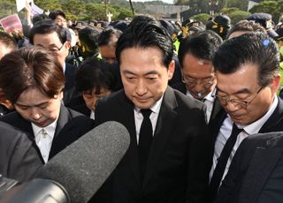 '촛불행동' 등 극력 저지에…장동혁, 5·18 민주묘지 참배 파행