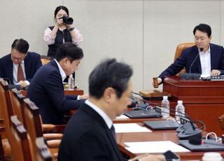 "이대로면 軍 절멸의 위기"…與野 국방위, 근무환경·복지개선 나섰다