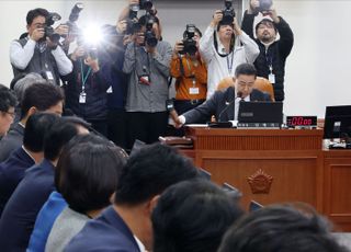 "나도 막말해도 돼요?" "이게 왜 모욕입니까"…운영위, '주진우 글' 문제 삼으며 또 파행