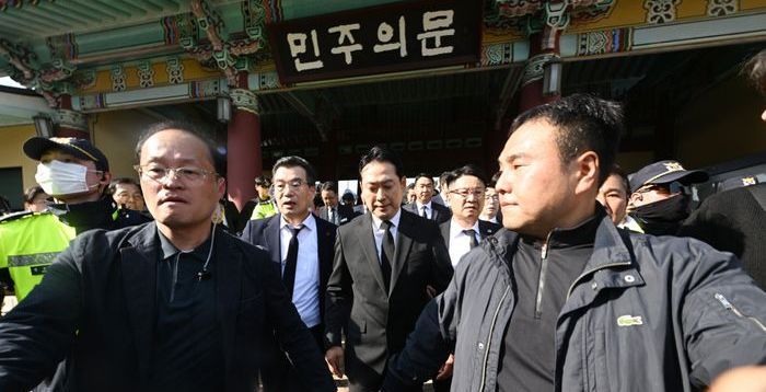 5·18 민주묘지서 단추 뜯겨도…장동혁 "매달 호남 찾겠다"