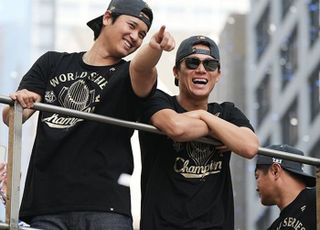 '1조 사나이' 오타니 아내가 구형 아이폰을? '검소함의 끝판왕'