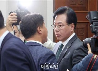 [현장] 김현지의 'ㅎㅈ' 나오자…"퇴장해야겠네" "입틀막이 뭐냐"