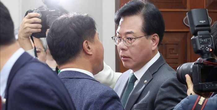 [현장] 김현지의 'ㅎㅈ' 나오자…"퇴장해야겠네" "입틀막이 뭐냐"