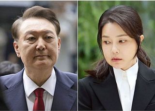 尹 부부, 나란히 형사재판 출석…동선 조정돼 대면 못할 듯