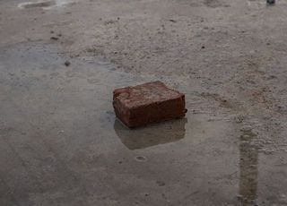 허리에 벽돌 묶은 채 물탱크에...50대男 사망