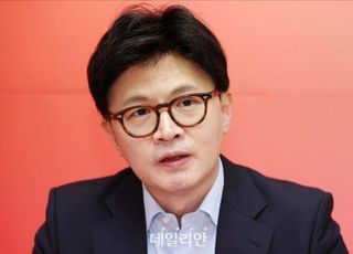 한동훈 "李대통령 재판 재개되면 다른 조치?…구체적으로 뭐냐"