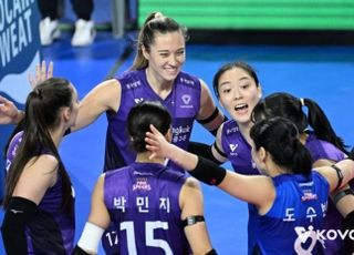 '레베카+이다현' 흥국생명, 풀세트 접전 끝에 IBK기업은행 제압…4연패 탈출