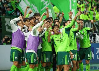 ‘이동준 결승골+이승우 쐐기골’ 전북, 대전에 3-1 완승…완벽한 우승 대관식