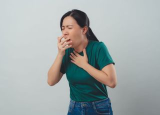 기침·콧물·재채기로 괴로운 환절기...감기와 비염, 차이점은? [데일리 헬스]