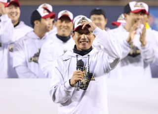 ‘재임 기간 2회 우승’ 염경엽 감독, LG와 3년 30억원에 재계약