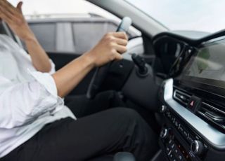 23cm 흉기로 운전하던 내연남 수차례 찔렀다…30대女 "살해 고의는 없어"