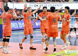 부산 시대 연 OK저축은행, 만원 관중 홈 개막전서 대한항공에 완패