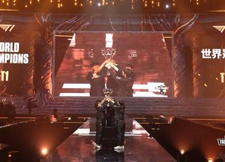 '왕조'는 흔들리되 무너지지 않았다…가장 낮은 곳에서 이룬 T1의 'V6·3연패'[2025 롤드컵]