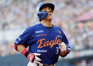 우승 퍼즐 되지 못한 손아섭, FA 시장의 차디찬 시선