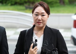 강혜경, '공천개입 의혹' 사건 증인 출석…명태균 재판 첫 대면