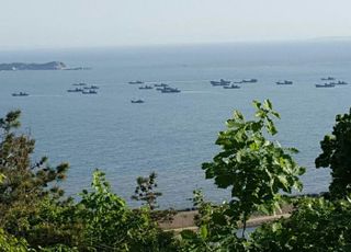 “가을 꽃게철” 서해 NLL에 중국 어선 기승…하루 190여척 출몰