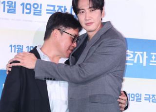 김성훈 감독-이광수 '포즈부터 코미디'