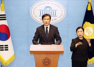 예고된 '도로 조국당'…조국, 지지율 타개·지선 전략 고심 [정국 기상대]