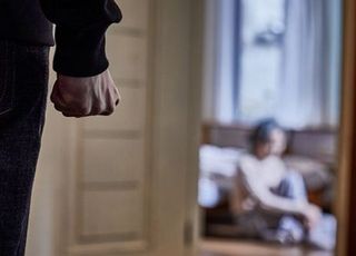 '단둘이 살았는데' 15층서 추락한 손자, 투신 전 70대 할머니 살해 정황