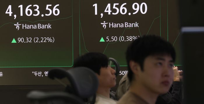 달러보험 사면 이익?…고환율 착시가 부른 ‘위험한 인기’ [고환율 비상사태]