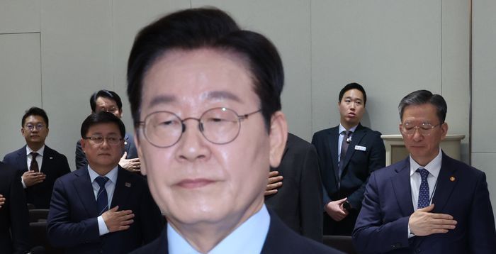 李대통령과 상관없다지만…'항소 포기 외압설' 논란 증폭 [정국 기상대]