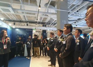 [현장] “사람인가 AI인가”…전파대전 달군 LGU+ ‘익시오’