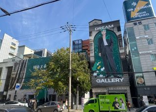 [현장] 카드로 만든 공간…‘지드래곤’ 아우라 입은 하나카드 팝업 ‘꿈의 공간’