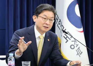 이억원 “스테이블코인 제도화 속도 낸다…국제 정합성 확보가 첫번째”