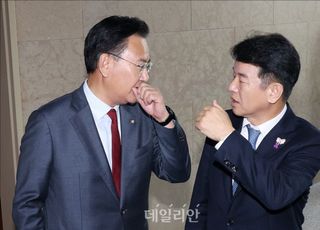 與 "여야 '항소포기' 국정조사 결론 못 내려…내일 다시 논의"