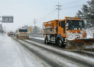국토부, 4개월간 ‘제설대책기간’ 돌입…교통사고 예방 총력