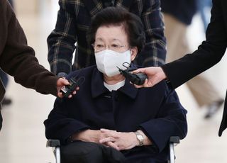 이배용 "김건희가 먼저 화장품 세트 선물…금거북이는 답례 의미"