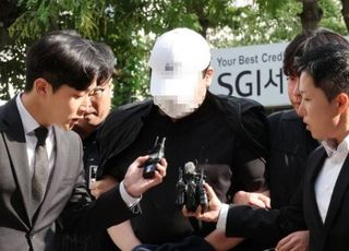여자친구 살해 후 김치냉장고 시신 유기 40대, 법정서 혐의 인정
