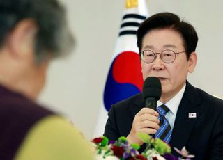 李대통령, 민가협 만나 "부당 권력에 의해 희생당하는 상황 다신 오지 않아야"