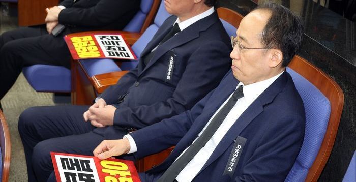 '계엄해제 표결방해' 의혹 뒤집어쓴 추경호 체포안, 국회 본회의 보고