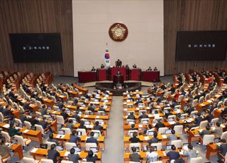 "한 주먹거리" "대장동 이재명"…여야, '김윤덕 불참·의장 인사' 놓고 본회의서 격돌